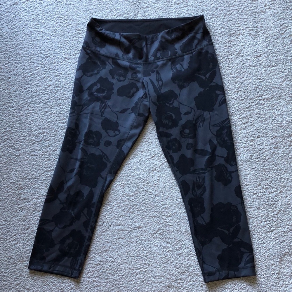 Lululemon croppped capri leggings EUC